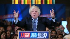 Royaume-Uni : à quelques heures d’une défaite historique pour les conservateurs, Boris Johnson fait une apparition