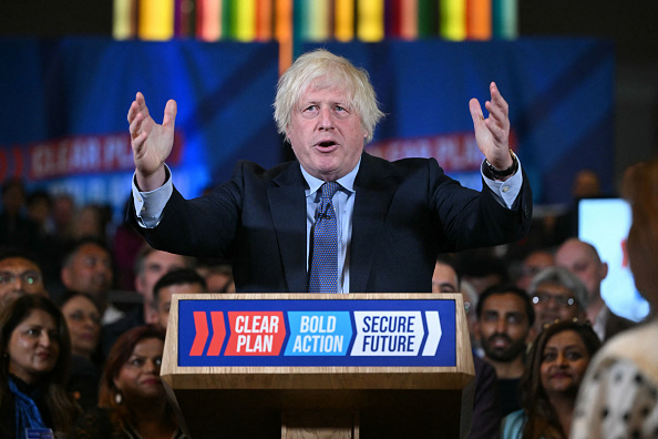 L'ancien Premier ministre britannique Boris Johnson s'adresse aux partisans du Parti conservateur au Musée national de l'armée à Londres le 2 juillet 2024. (JUSTIN TALLIS/AFP via Getty Images)