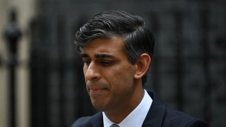 Après sa défaite électorale, Rishi Sunak démissionne du parti conservateur britannique