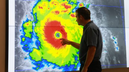 Des vents pouvant atteindre 260 km/h, l’ouragan Béryl qui menace les Caraïbes pourrait être catastrophique
