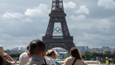 JO 2024 : Anne Hidalgo souhaite « garder » la vasque olympique et les anneaux de la Tour Eiffel