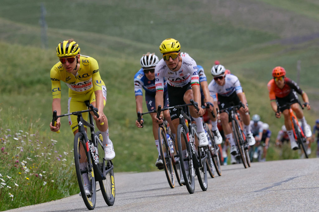 Tour de France : Tadej Pogacar s'envole vers la victoire finale en remportant la 19e étape