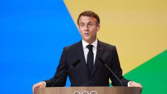 Emmanuel Macron temporise sur le gouvernement le temps des JO-2024 et balaie la candidature surprise de la gauche