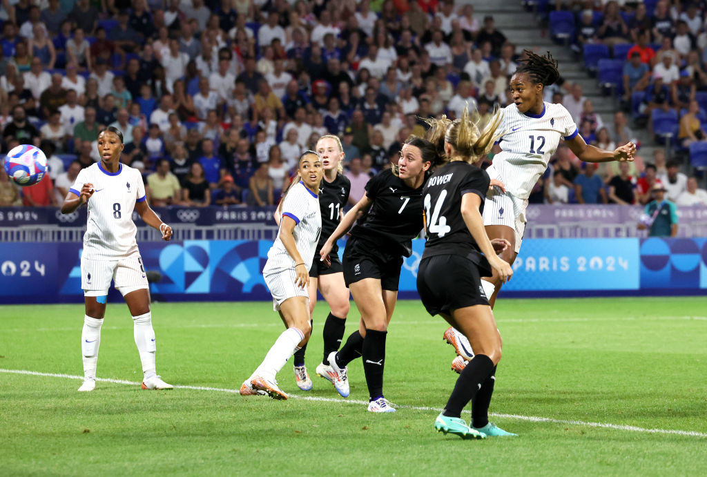 Foot : les Bleues portées par Marie-Antoinette Katoto, filent en quarts contre le Brésil