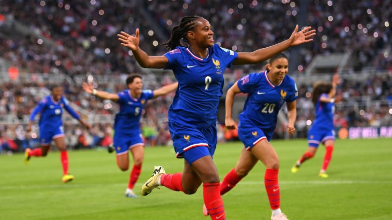 Les Bleues ont rempli leur premier objectif vendredi en se qualifiant pour l'Euro-2025 grâce leur victoire (2-1) contre la Suède à Dijon et peuvent désormais se tourner pleinement vers les Jeux olympiques dans deux semaines. (Photo : Stu Forster/Getty Images)