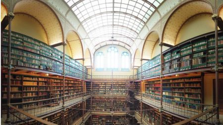 Cette magnifique bibliothèque d’archives datant de 1885 est la plus ancienne des Pays-Bas – voici ce que vous pouvez y lire