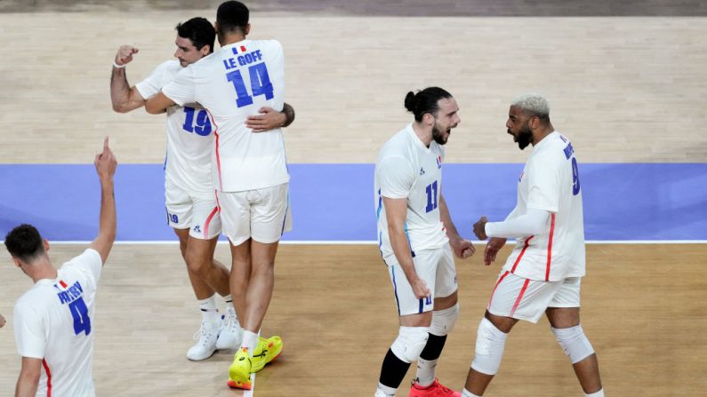 Les Bleus, ont assuré leur présence en quart de finale des Jeux de Paris, avec leur victoire très convaincante contre le Canada (3-0), mardi. (Photo : DIMITAR DILKOFF/AFP via Getty Images)