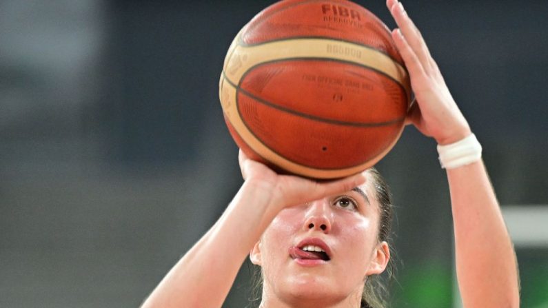 L'équipe de France féminine de basket-ball a battu la Chine (93-76) dimanche à Reims pour son dernier match de préparation aux Jeux olympiques, qui débutent dans moins d'une semaine. (Photo : JURE MAKOVEC/AFP via Getty Images)