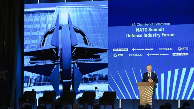 Le secrétaire général de l'OTAN, Jens Stoltenberg, s'adresse à la Chambre de commerce américaine à Washington le 9 juillet 2024. (DREW ANGERER/AFP via Getty Images)