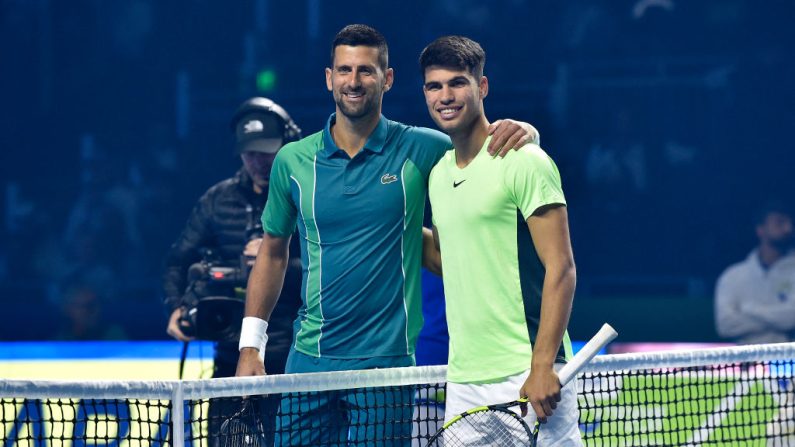 Carlos Alcaraz et Novak Djokovic se sont qualifiés vendredi pour la finale de Wimbledon où il s'affronteront dimanche dans une revanche de la finale 2023 où l'Espagnol s'était imposé en cinq sets. (Photo /AFP via Getty Images)