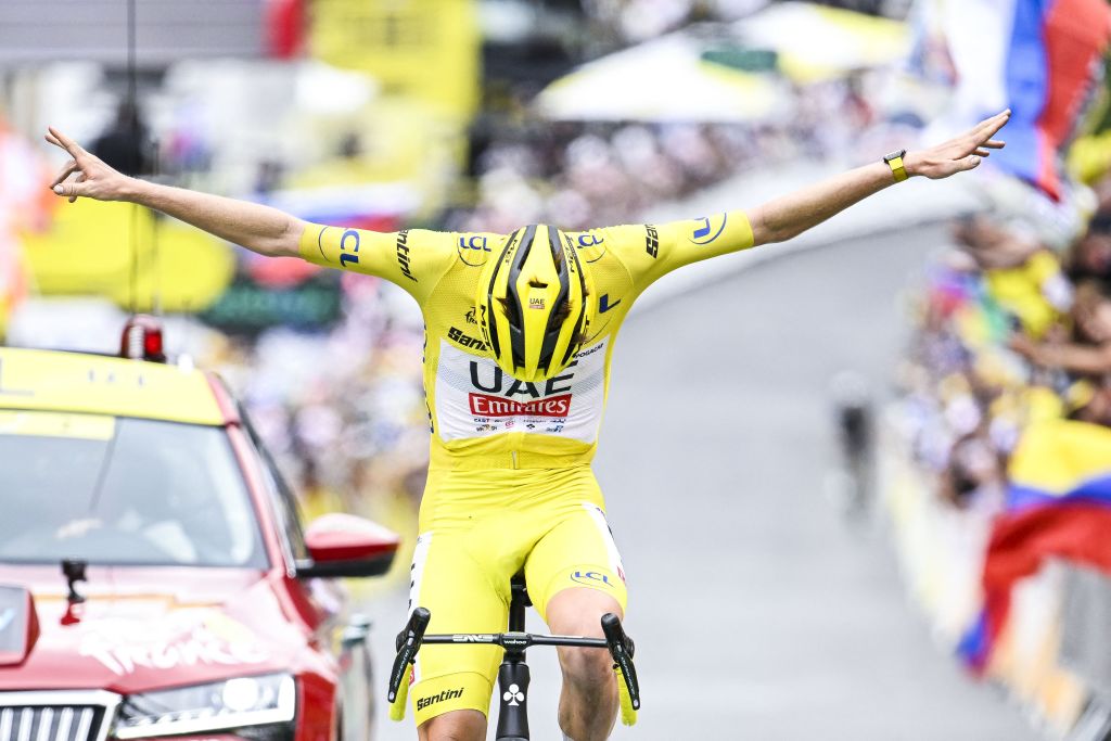 Tour de France : "le cyclisme est juste un jeu", dit Pogacar après sa troisième victoire sur le Tour