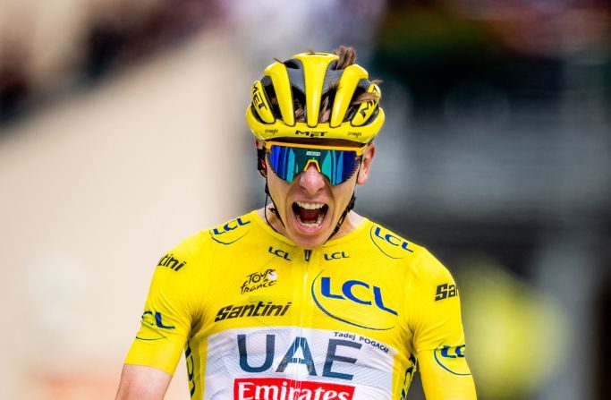 Tadej Pogacar s'attend à de nouveaux "feux d'artifice" lors de la troisième semaine du Tour de France, a-t-il déclaré lundi en réponse à des questions. (Photo : JASPER JACOBS/BELGA MAG/AFP via Getty Images)