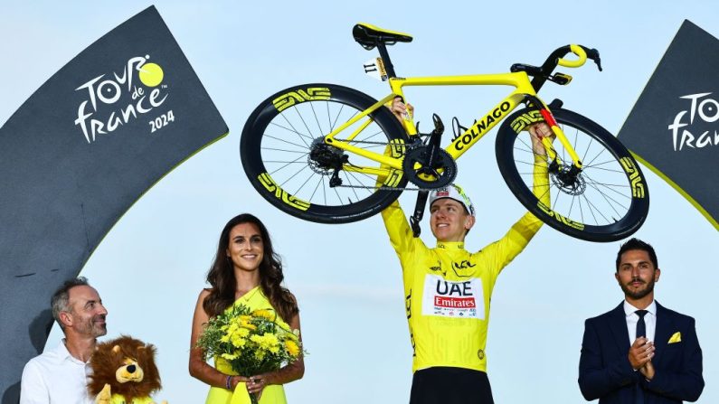 Tadej Pogacar a remporté dimanche son troisième Tour de France sur une nouvelle victoire d'étape, sa sixième dans cette 111e édition, lors du contre-la-montre final entre Monaco et Nice. (Photo : DAVID PINTENS/BELGA MAG/AFP via Getty Images)