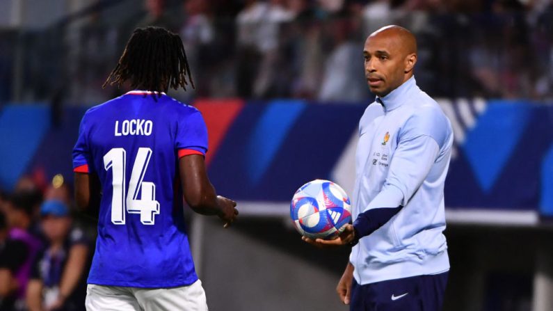 Dans l'incertitude pour composer un groupe cohérent et compétitif, Thierry Henry a apprécié la première sortie officielle de ses Bleus olympiques, logiques vainqueurs du Paraguay (4-1) au terme d'un match heurté, jeudi soir à Bayonne. (Photo : GAIZKA IROZ/AFP via Getty Images)