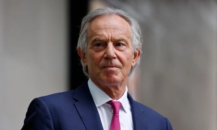 Tony Blair reconnaît que les confinements dans les pays en développement "ont fait plus de mal que de bien"