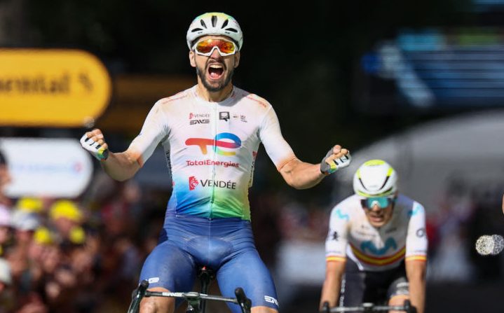 Vainqueur de la 9e étape du Tour, sur un parcours inédit autour de Troyes avec des sections de graviers, le Français Anthony Turgis s'est félicité dimanche d'une victoire "au courage", où il a "failli craquer" à plusieurs reprises. (Photo : ANNE-CHRISTINE POUJOULAT/AFP via Getty Images)