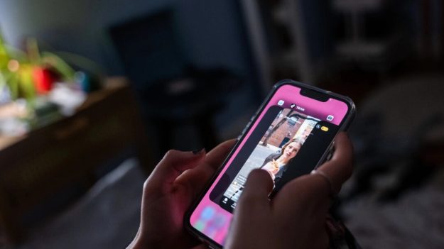 Les médias sociaux modifient les comportements des jeunes en matière de rencontres