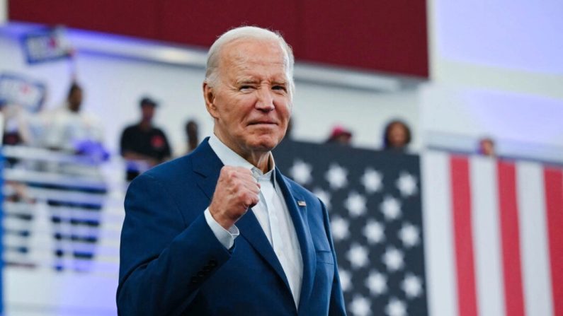 Le président Joe Biden avant de prendre la parole lors d'un événement de campagne à Détroit, le 12 juillet 2024. (Mandel Ngan/AFP via Getty Images)