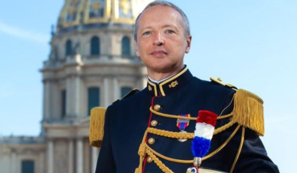 Le Capitaine Frédéric Foulquier, qui est à la tête de la Musique de la Garde républicaine depuis 2022. (Capture d’écran Facebook Amicale de la Musique de la Garde républicaine)