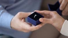 Finistère : un élève gendarme demande en mariage sa conjointe en pleine cérémonie de fin de formation