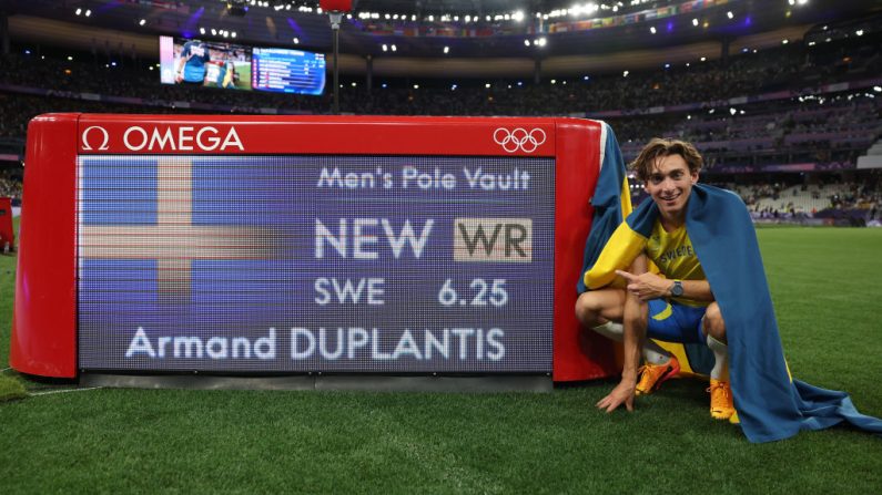 Etre sacré champion olympique tout en battant le record du monde du saut à la perche, comme il l'a fait aux Jeux de Paris lundi soir, "j'en rêve depuis que je suis enfant dans le jardin de mes parents", raconte Armand Duplantis. (Photo  : Patrick Smith/Getty Images)