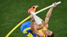 Duplantis conserve l’or olympique et porte son record du monde à 6,25 m