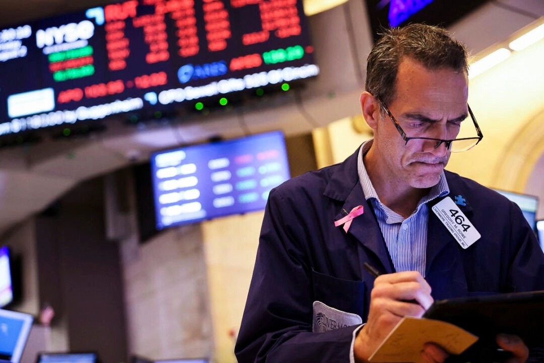 Le Dow Jones plonge de 1000 points suite à l'effondrement des marchés mondiaux