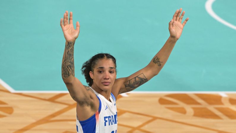 Non seulement Gabby Williams a gratté l'allumette mais elle a refusé que le feu bleu ne s'éteigne. Elle a touché du pied une prolongation des Bleues en finale olympique contre les Etats-Unis (67-66). (Photo : DAMIEN MEYER/AFP via Getty Images)