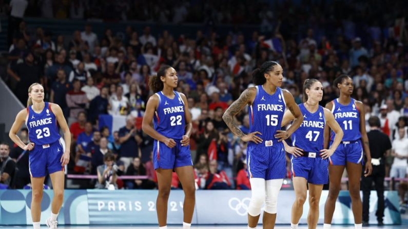 L'équipe de France féminine de basket a perdu pour la première dans ces JO face à l'Australie (79-72) dimanche au Stade Pierre-Mauroy. (Photo : SAMEER AL-DOUMY/AFP via Getty Images)