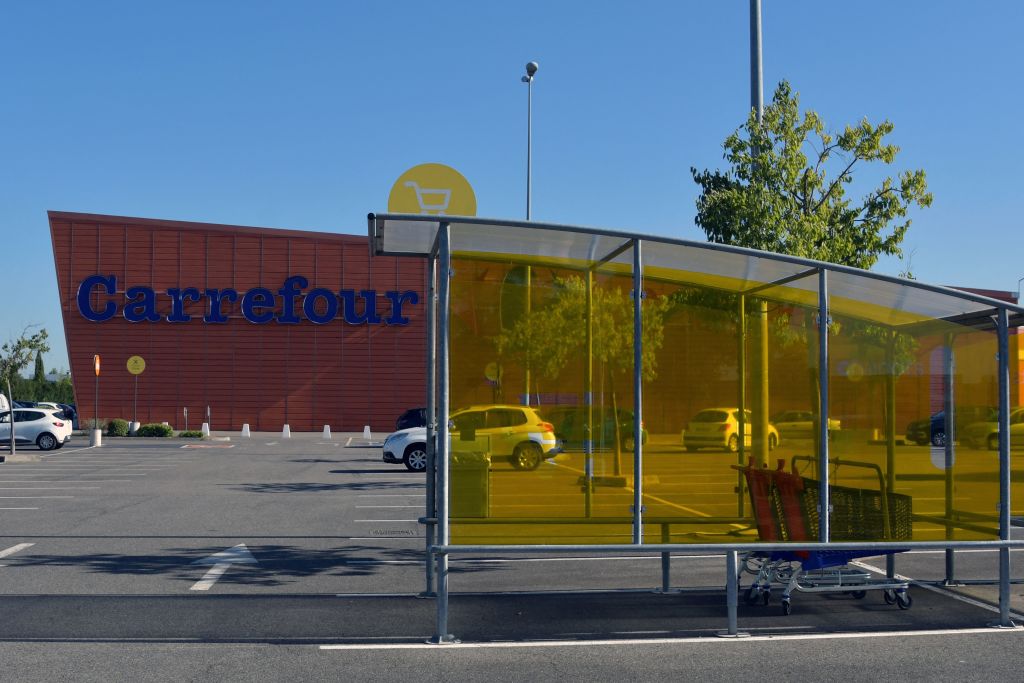 Carrefour : une amende de 20.000 euros pour avoir utilisé le terme "boulanger" alors qu'il cuisait du pain surgelé