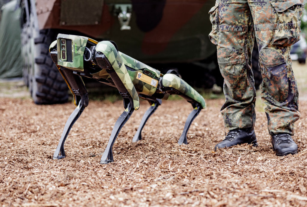 Le "moment Oppenheimer" des robots-tueurs arrive, poussé par la Chine et les États-Unis