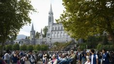 Au pélerinage de l’Assomption, les croyants de Lourdes renouent avec le rituel du bain