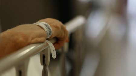 Temps d’attente interminables, manque de personnel, etc. : l’hôpital français en « grande fragilité »