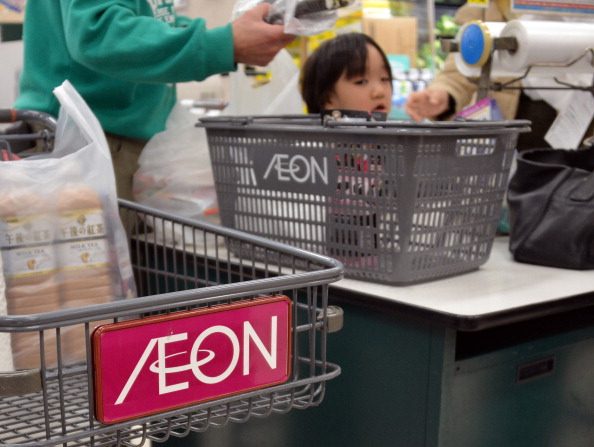 Un supermarché Aeon à Tokyo (Japon).   (YOSHIKAZU TSUNO/AFP via Getty Images)