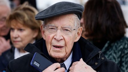 La gauche rend hommage à Louis Mermaz, figure de la Mitterrandie, mort à 92 ans