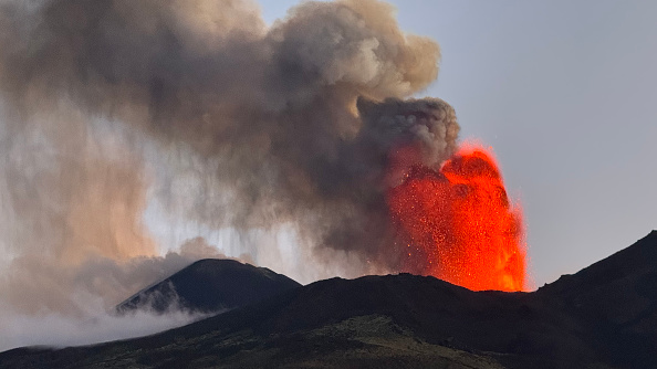 Éruption de l'Etna, le 5 juillet 2024 en Sicile.  (GIUSEPPE DISTEFANO/Etna Walk/AFP via Getty Images)