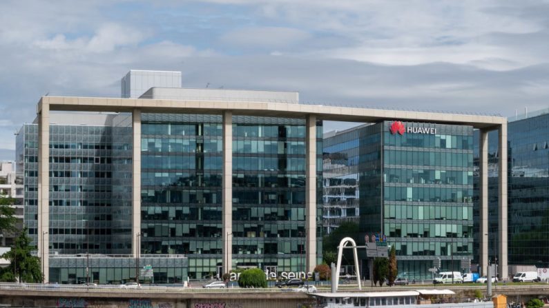 Le siège de Huawei France, à Boulogne-Billancourt, le 5 juillet 2024. (RICCARDO MILANI/Hans Lucas/AFP via Getty Images)