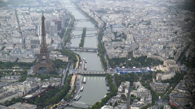 Nage en eau libre dans la Seine : 10 km et deux heures pour dompter le courant du fleuve