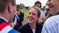 Candidate à Matignon, Lucie Castets transgresse son devoir de réserve pour mener ses activités politiques