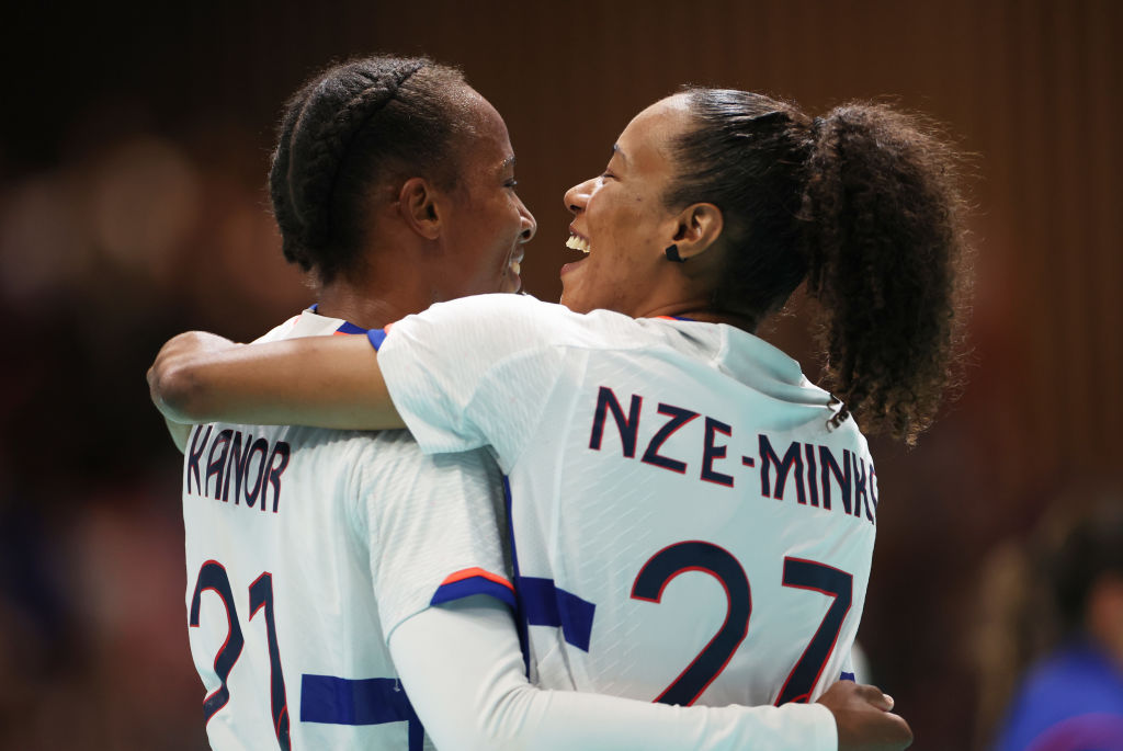 Hand : les Bleues battent facilement l'Angola et verrouillent la 1re place