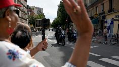 « Les policiers et les gendarmes ont la cote avec les étrangers » : une vidéo montrant un policier danser devient virale
