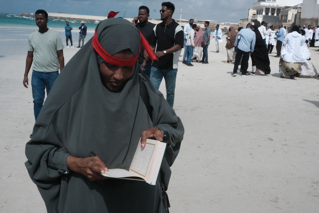 En Somalie, où le niqab est interdit, la police les confisque pour des raisons de sécurité