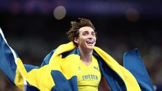 Athlétisme: Duplantis porte son record du monde du saut à la perche à 6,25 m aux JO