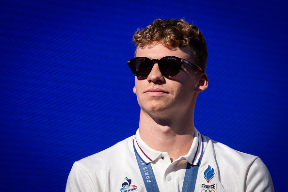 Léon Marchand, multiple médaillé d'or en natation, assiste à la fête des médailles pendant les Jeux olympiques Paris 2024 au Club France dans le Parc des Nations à Paris, le 5 août 2024. (MATHILDE KACZKOWSKI/Hans Lucas/AFP via Getty Images)