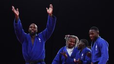 Judo: Teddy Riner offre à la France le titre olympique par équipes contre le Japon