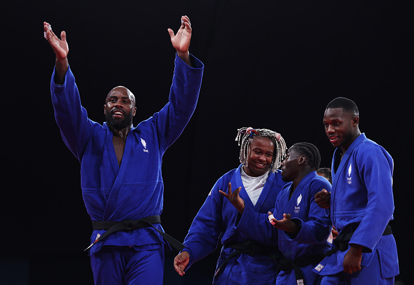 Judo: Teddy Riner offre à la France le titre olympique par équipes contre le Japon