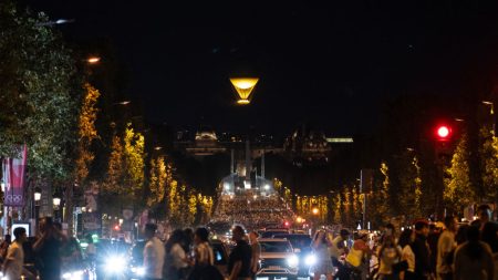 Une grande parade olympique sur les Champs-Élysées, le 14 septembre, annonce Emmanuel Macron