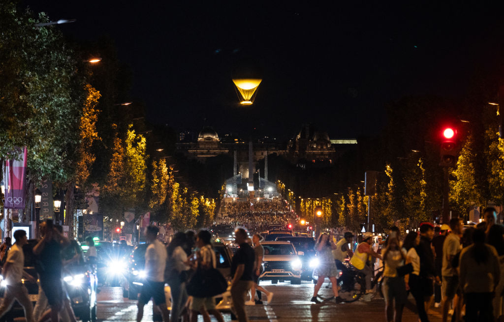 Une grande parade olympique sur les Champs-Élysées, le 14 septembre, annonce Emmanuel Macron