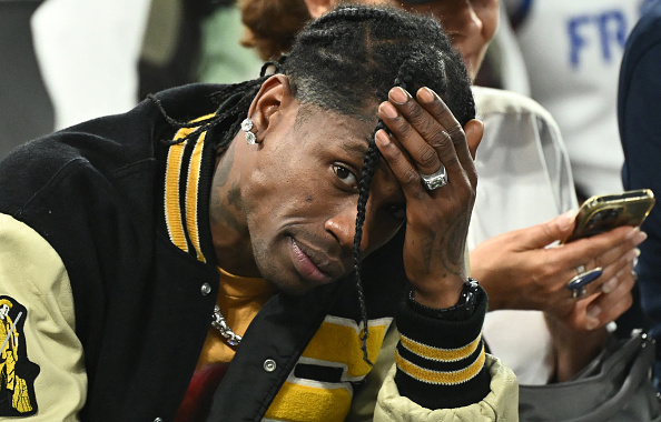 Le rappeur américain Travis Scott assiste à la demi-finale de basket-ball entre la France et l'Allemagne, Bercy Arena, le 8 août 2024. (ARIS MESSINIS/AFP via Getty Images)