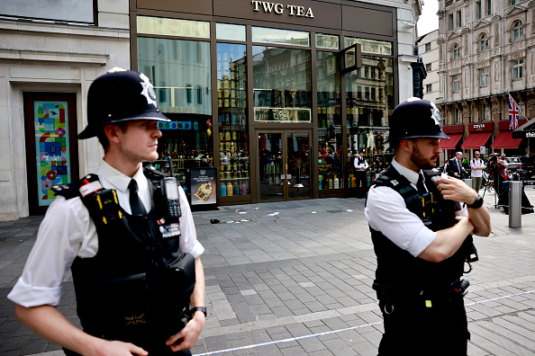 Une femme et une fille de 11 ans blessées au couteau dans le centre de Londres